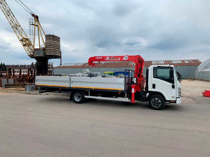 Фото манипулятора ISUZU Фото модели ISUZU ELF 9.5 (NQR90) Бортовой автомобиль с краноманипуляторной установкой (КМУ)
